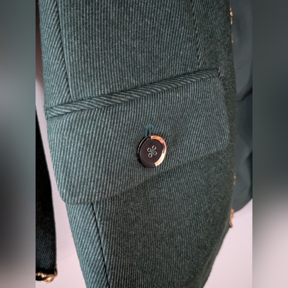 Elegant Green Jacket and Pants Combo with Gold Trim - Picture 15 of 16